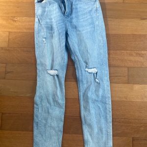 Lighwash ripped jeans